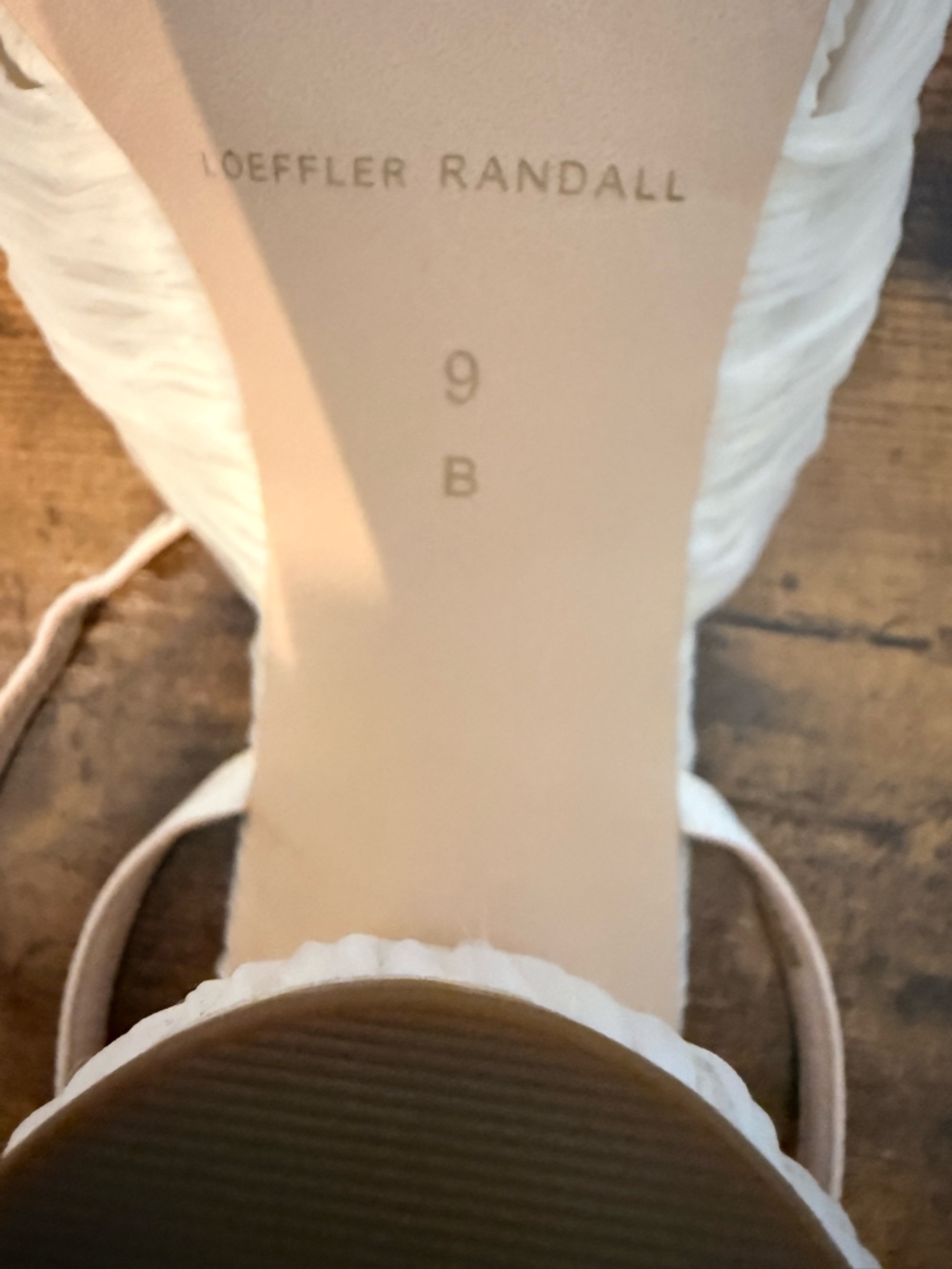 Loeffler Randall Camellia Pleated Bow Heels, Size 9 - Picture 5 of 6